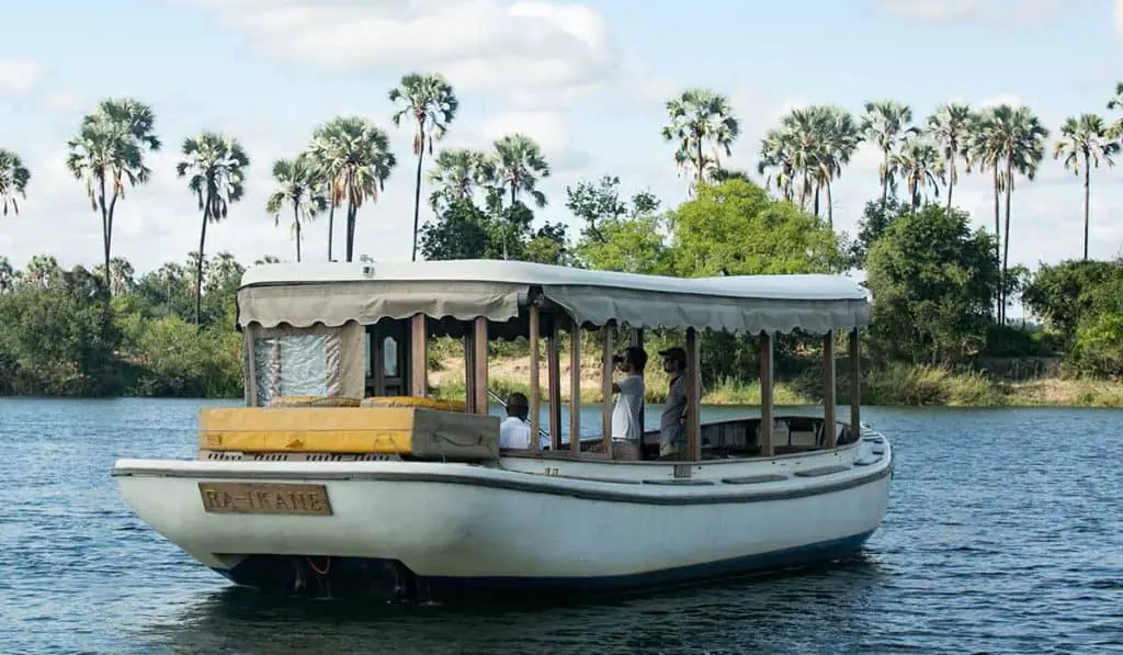 Raikane-Luxury-Cruises-Victoria-Falls-Zambezi-River